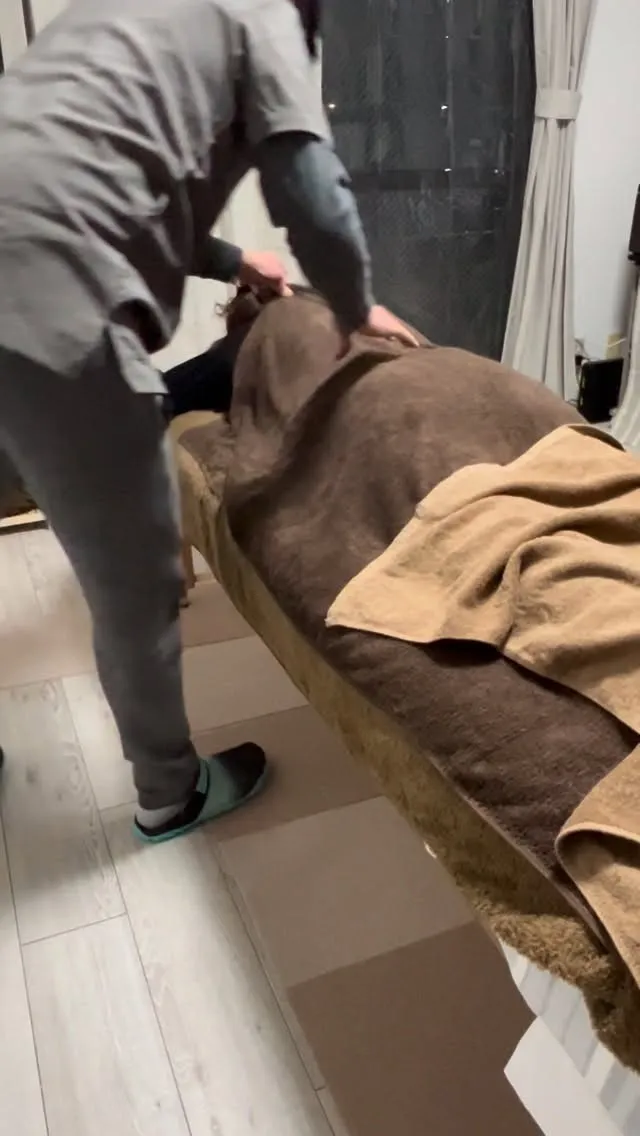 腰同様 臀部もかなりの張りでしたので、ピンポイントでエルボー...